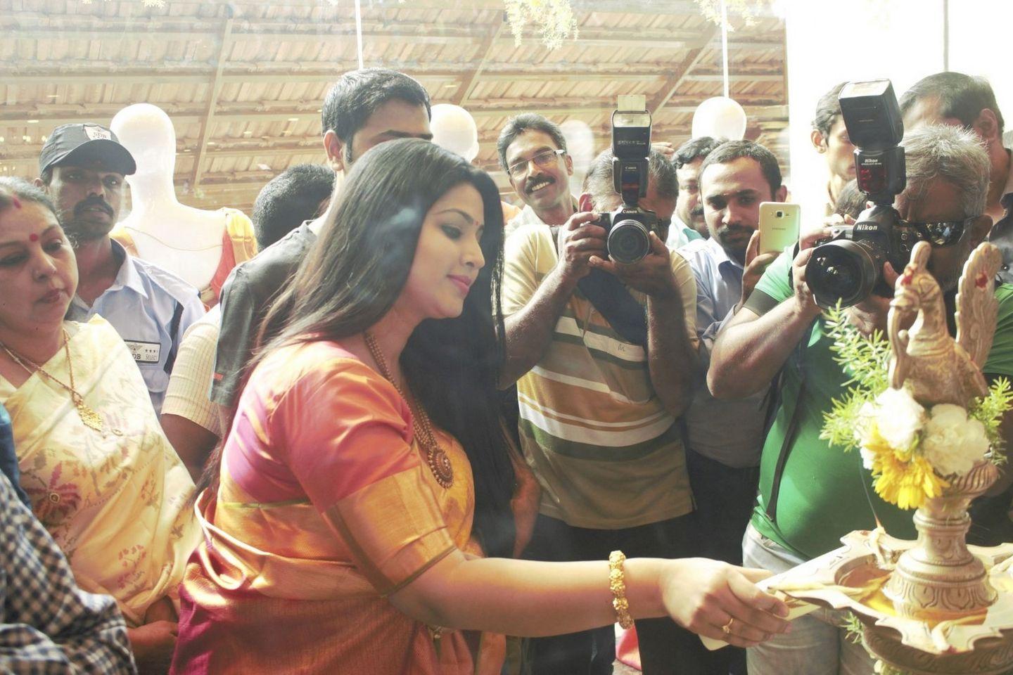 Sneha Inaugurates Kancheepuram VRK Silks