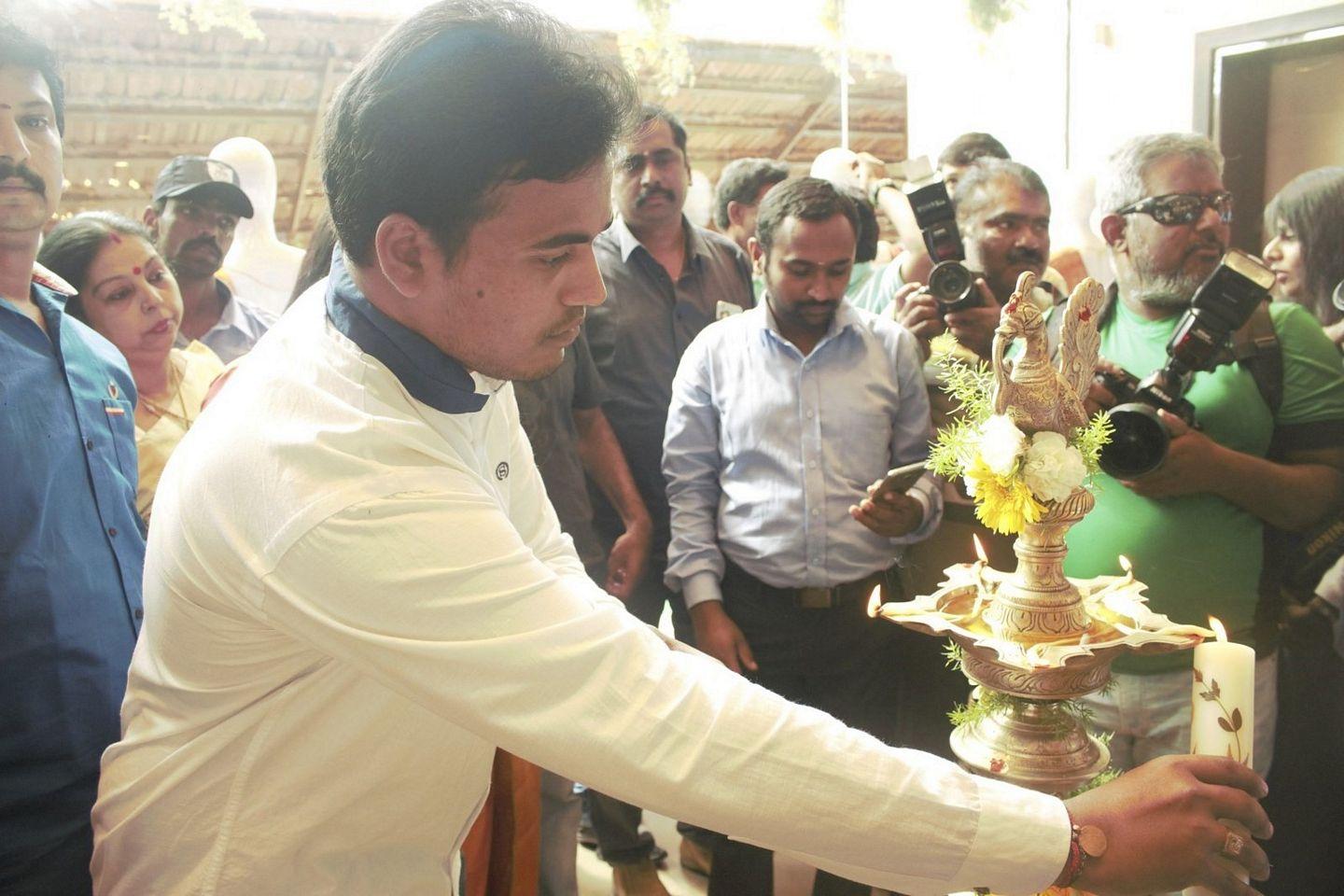 Sneha Inaugurates Kancheepuram VRK Silks