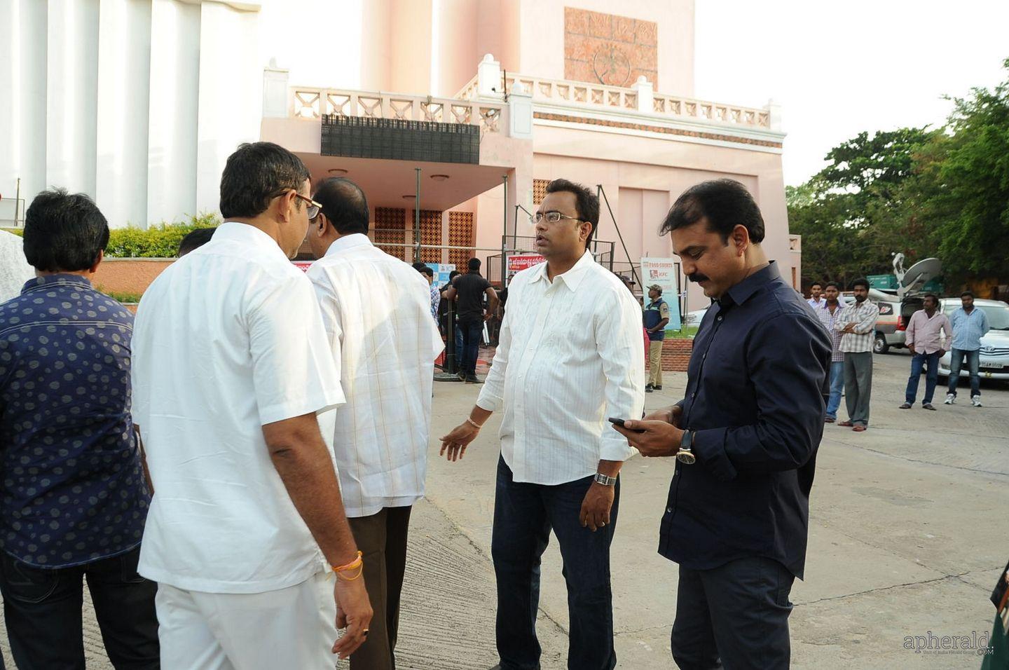 srimanthudu hoardings Photos