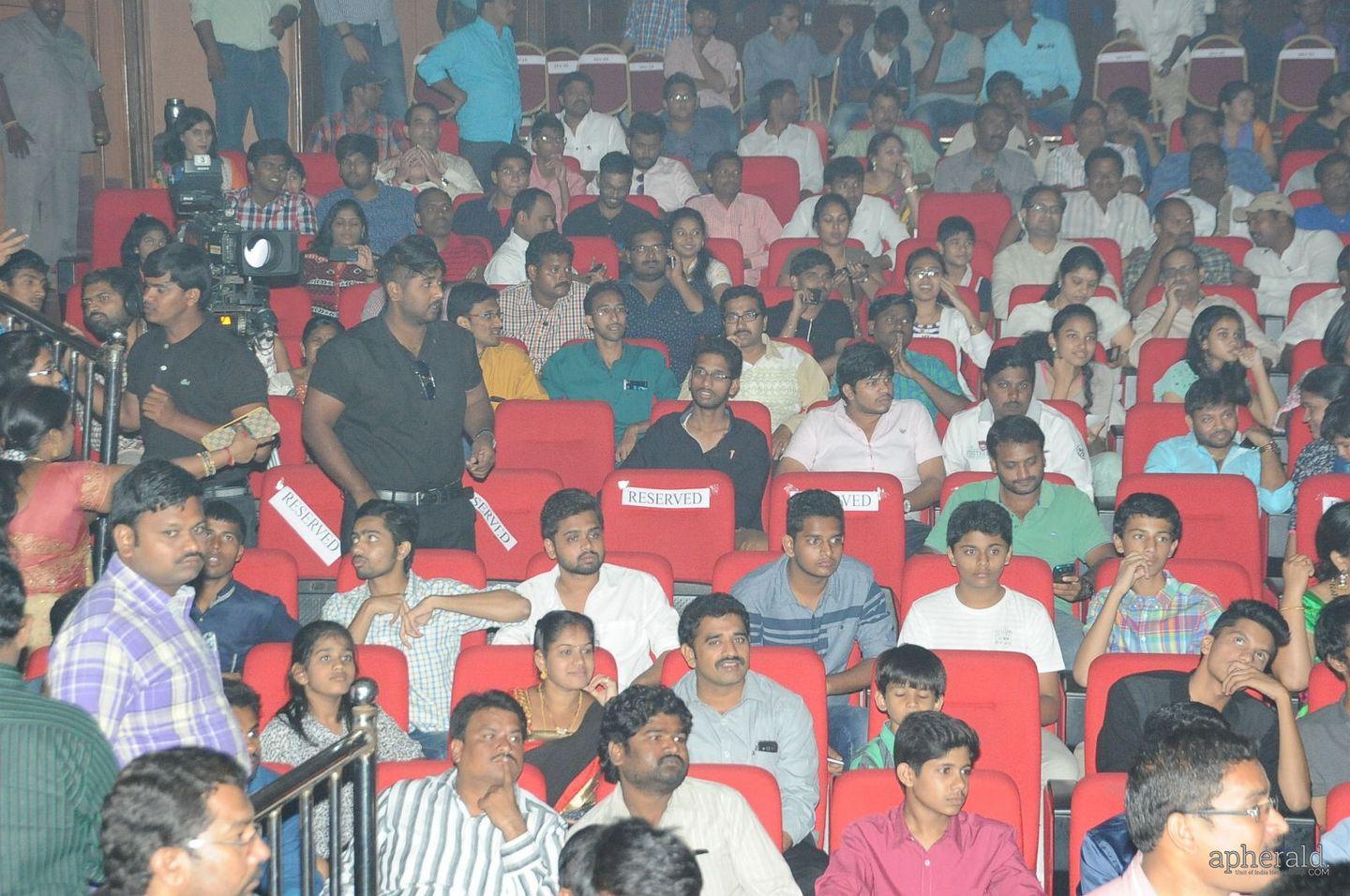 srimanthudu hoardings Photos