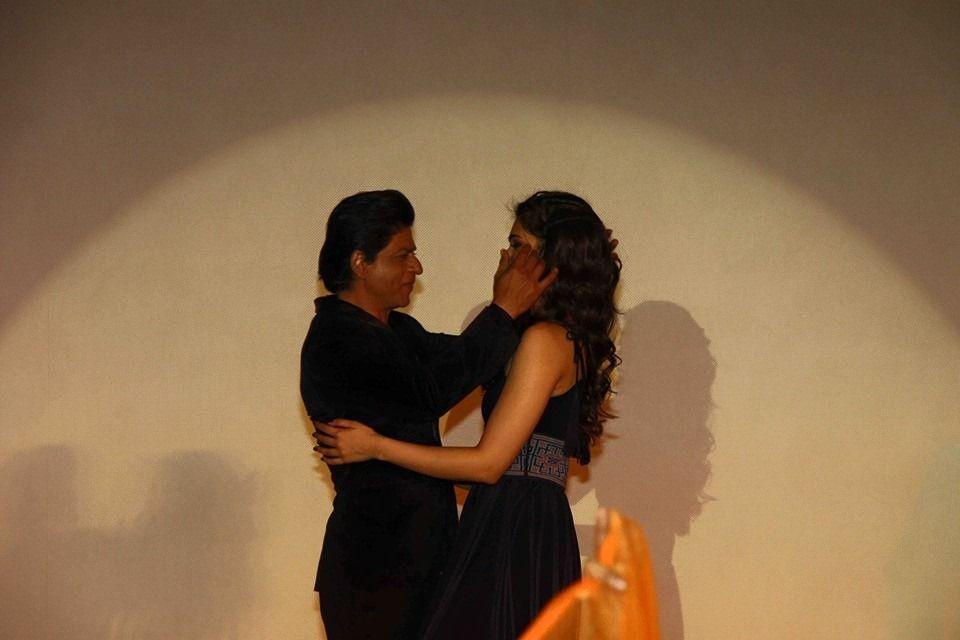 SRK And Kajol Dilwale Guera Song Launch Photos