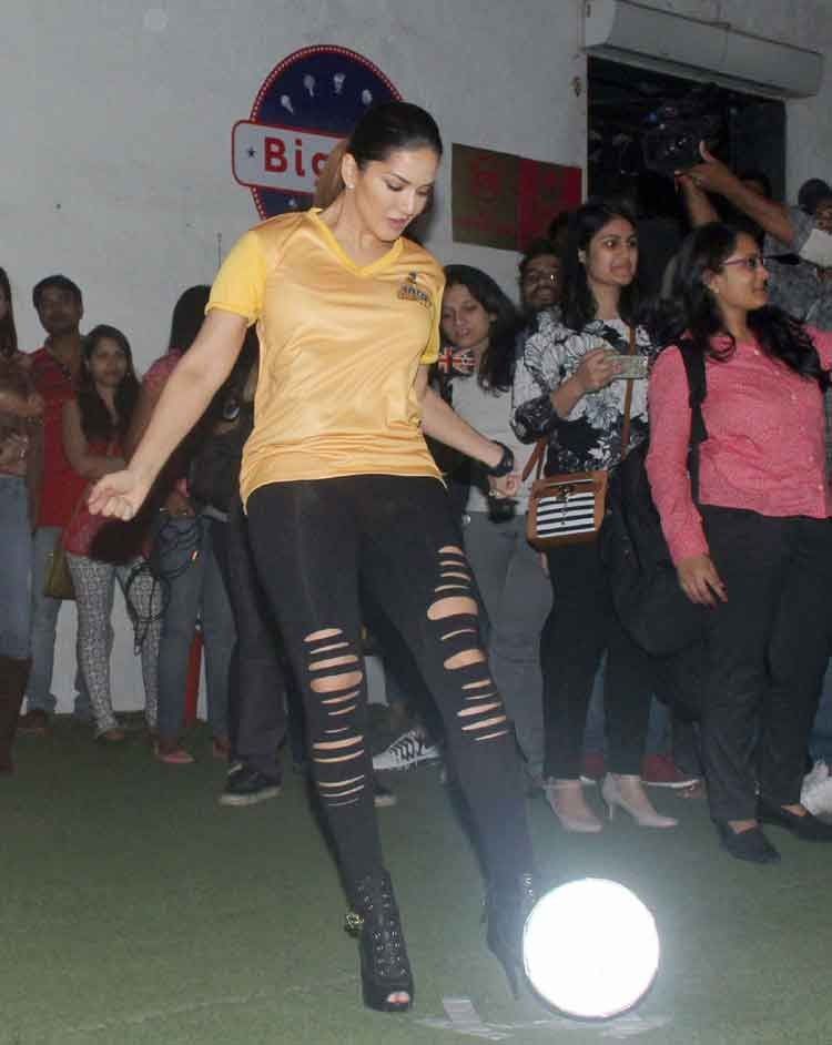 Sunny Leone owns a Cricket Team Photos