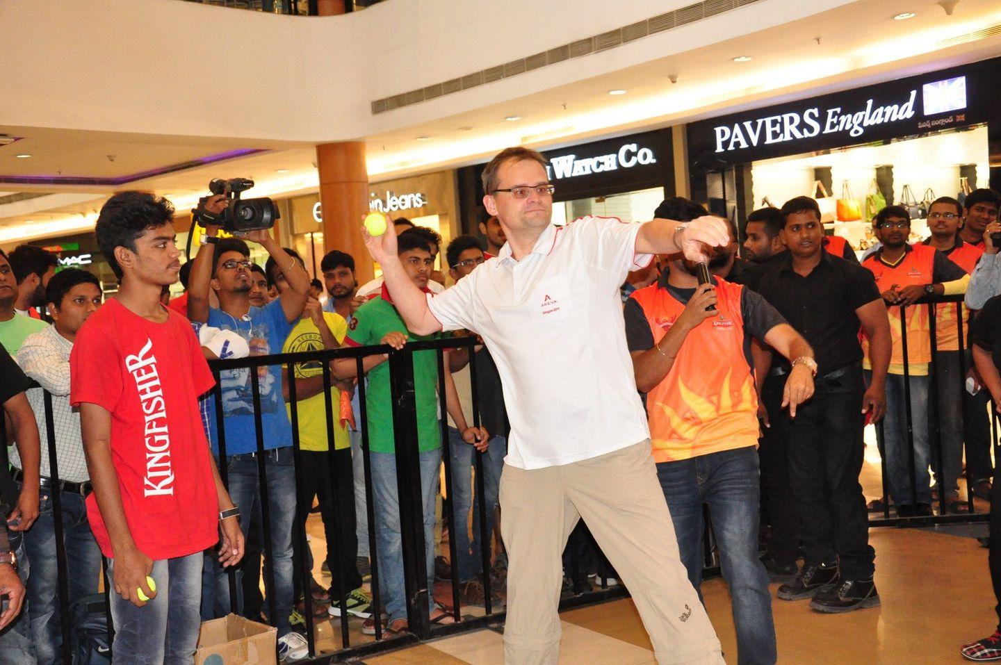 Sunrisers Team at Inorbit Mall Photos