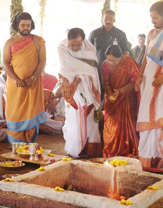 Telagana Cm At Ayutha Chandi Yagam Photos