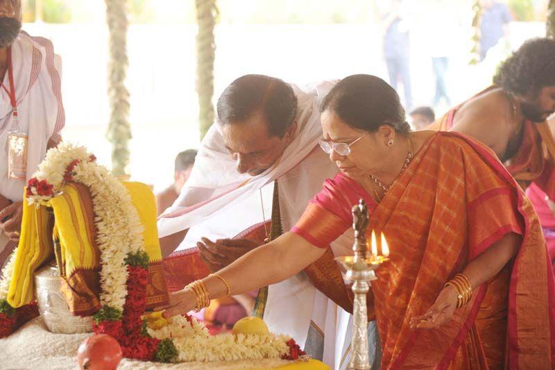 Telagana Cm At Ayutha Chandi Yagam Photos