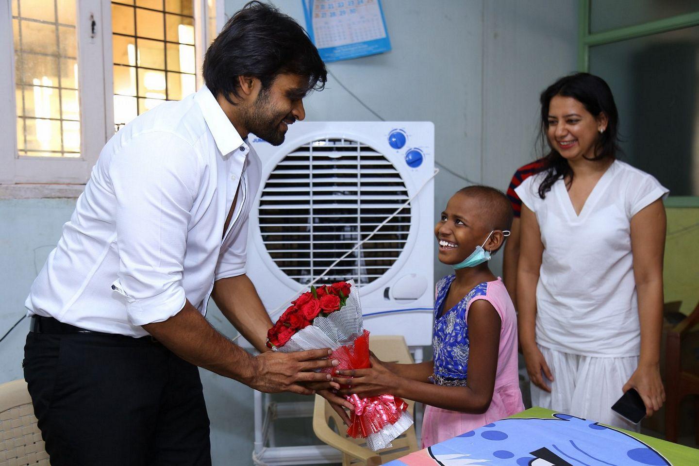 Thikka Movie Team Visits Cancer Striken Children at MNJ Hospital
