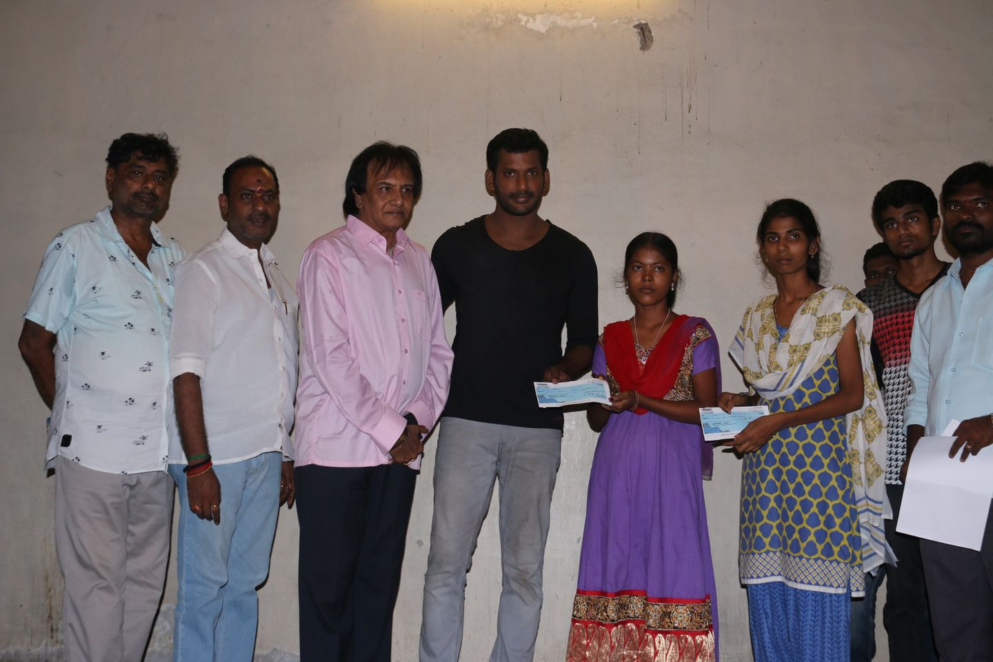 Vishal Helps 10 Poor Students Photos