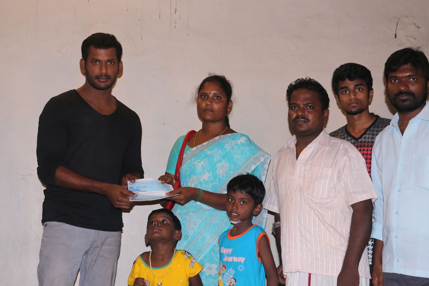 Vishal Helps 10 Poor Students Photos