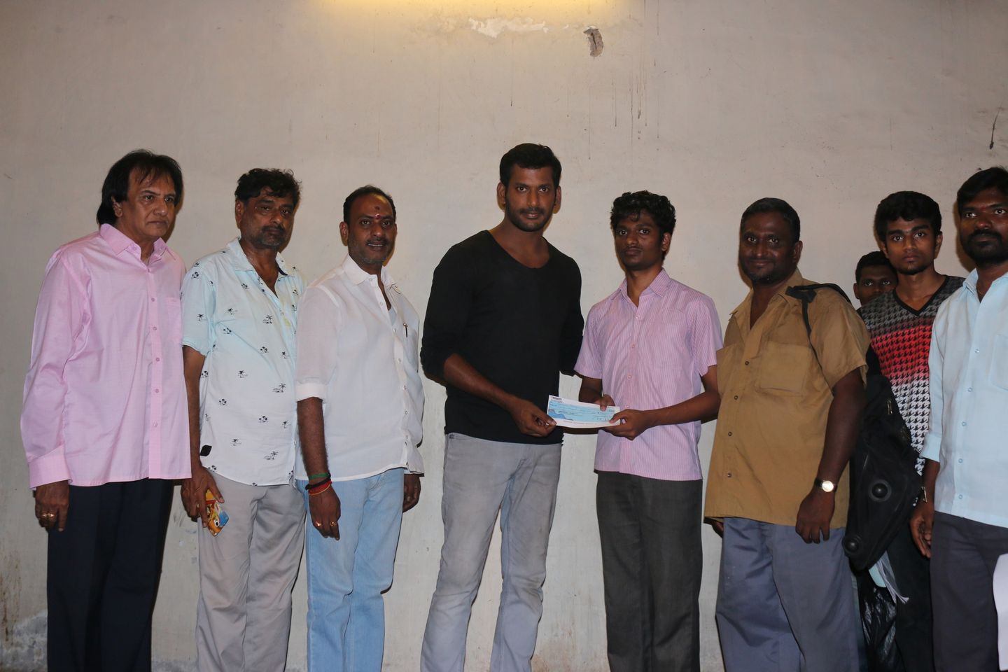 Vishal Helps 10 Poor Students Photos