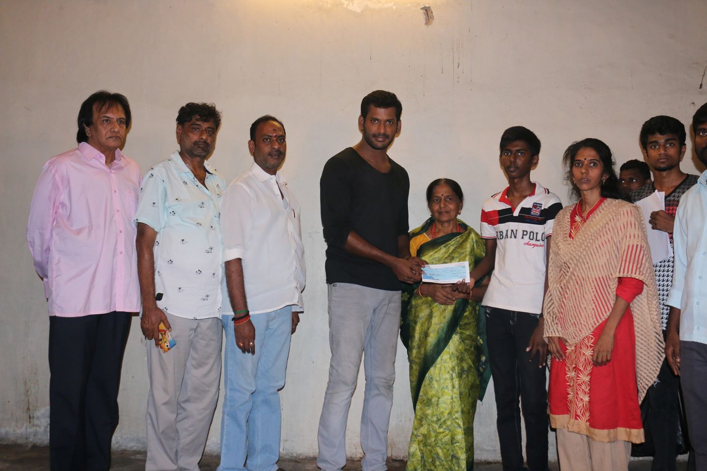 Vishal Helps 10 Poor Students Photos