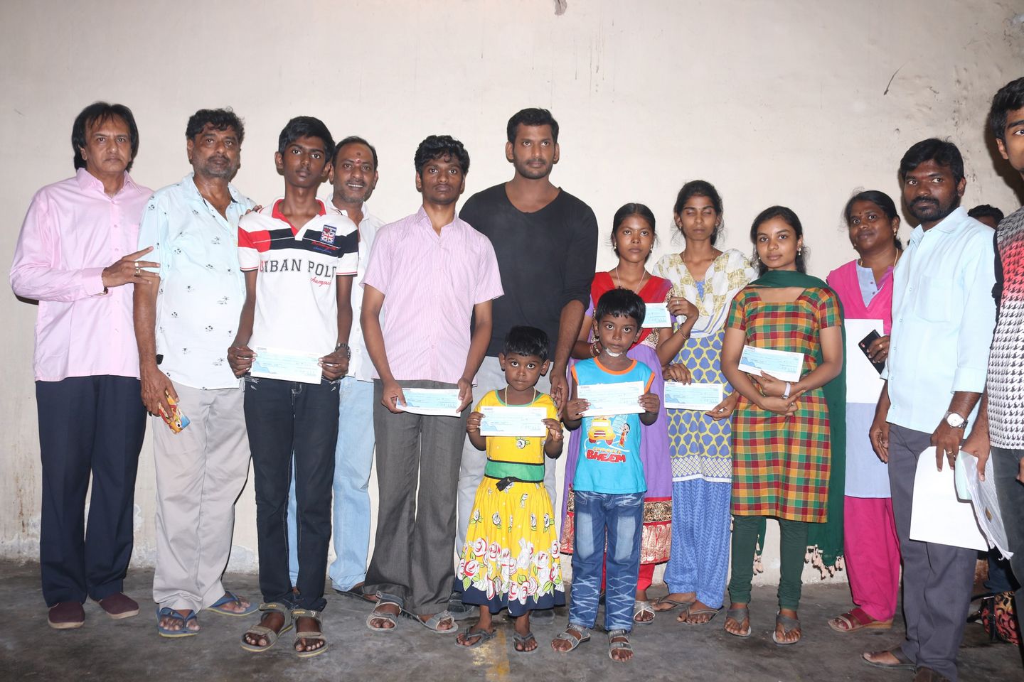 Vishal Helps 10 Poor Students Photos