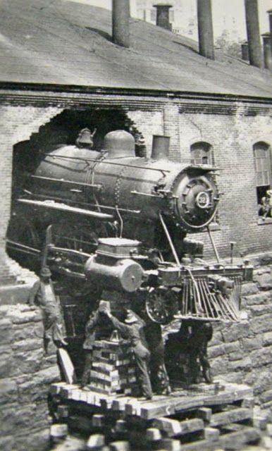 15 Vintage Photos of Terrible Steam Train Accidents