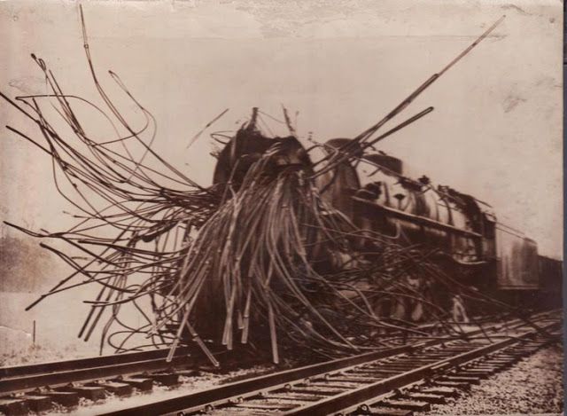 15 Vintage Photos of Terrible Steam Train Accidents