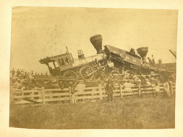 15 Vintage Photos of Terrible Steam Train Accidents
