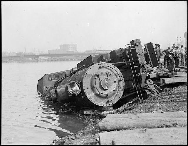 15 Vintage Photos of Terrible Steam Train Accidents
