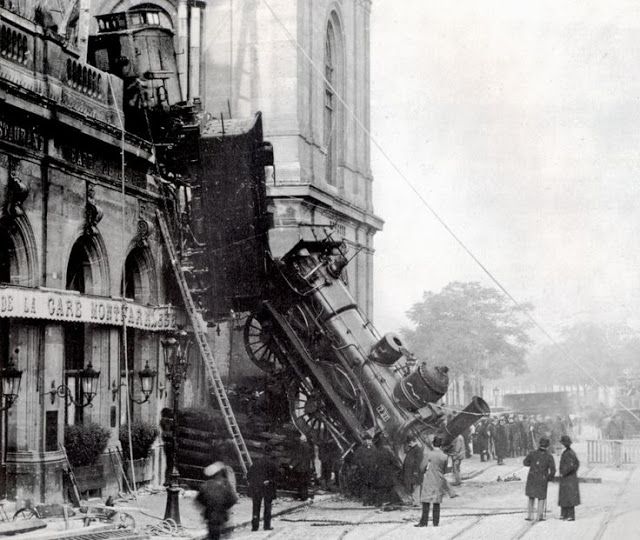 15 Vintage Photos of Terrible Steam Train Accidents