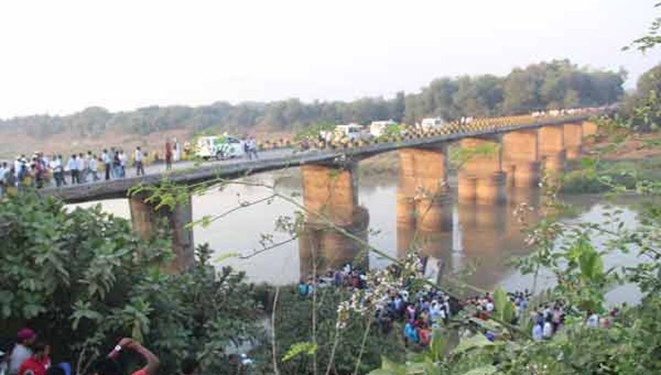 20 People Die as bus falls into river