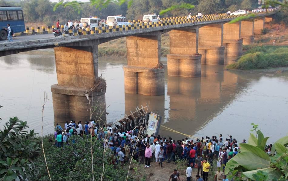 20 People Die as bus falls into river