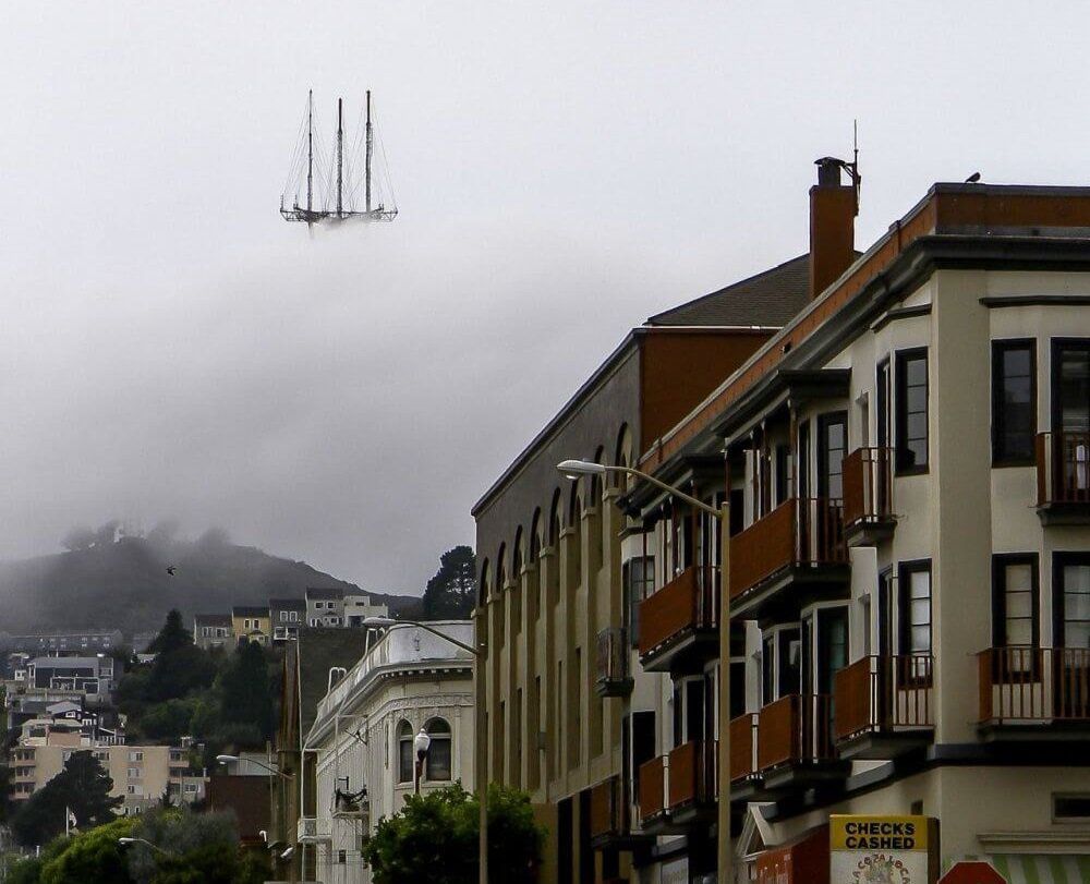 25 Hilarious Photographs That Were Timed To Perfection