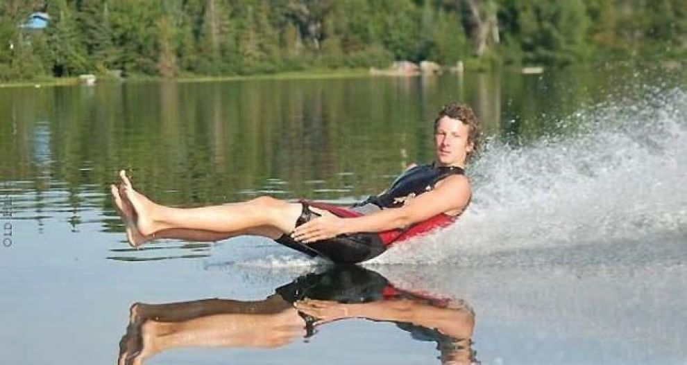 25 Hilarious Photographs That Were Timed To Perfection