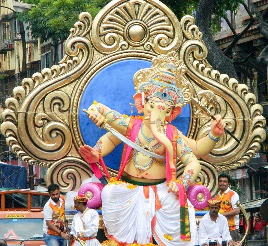Amazing Ganesh Idols Photos