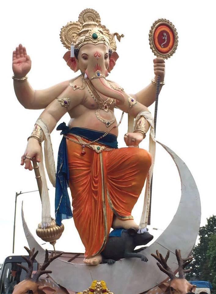 Amazing Ganesh Idols Photos