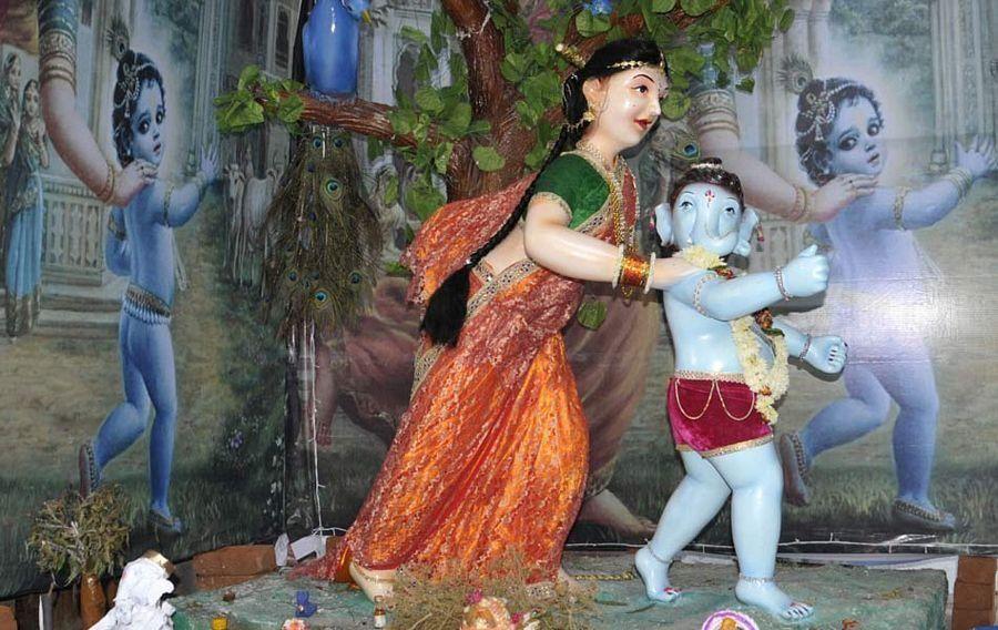 Amazing Ganesh Idols Photos