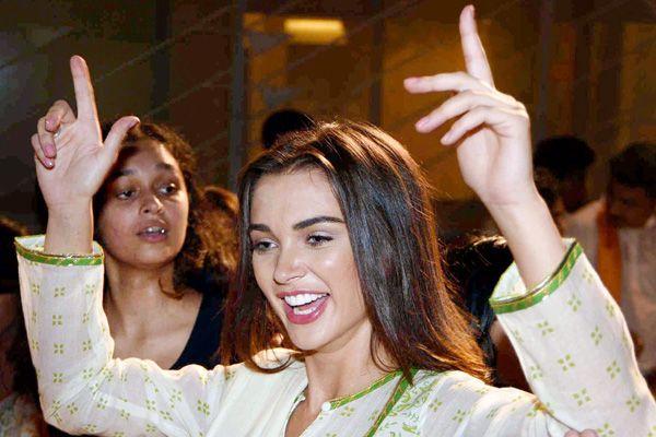 Bollywood Stars celebrate Ganesh Chaturthi Photos