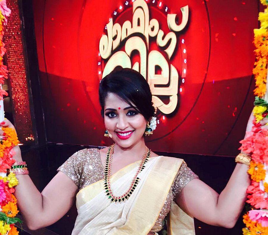 Celebrities Look Gorgeous In Onam Celebration Photos