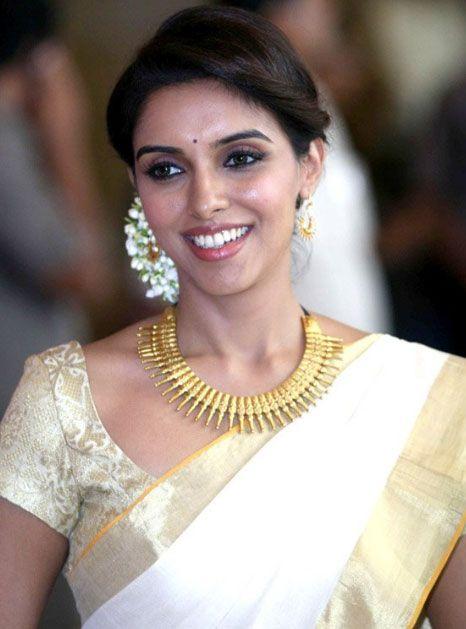 Celebrities Look Gorgeous In Onam Celebration Photos