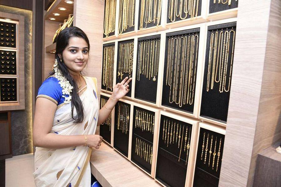 Celebrities Look Gorgeous In Onam Celebration Photos