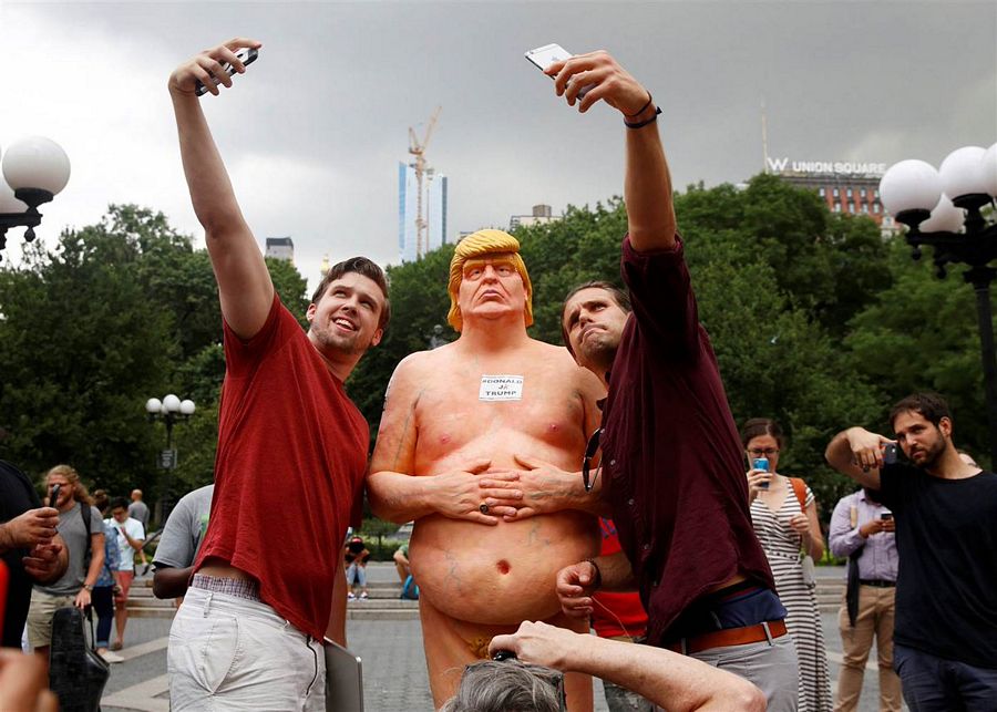 Donald Trump Naked Statue Photos