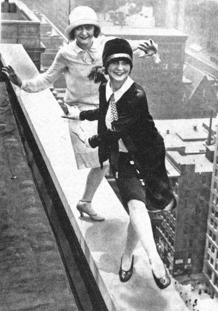 Funny Vintage Photos That Can't be Explained about Women
