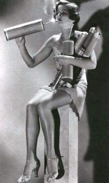 Funny Vintage Photos That Can't be Explained about Women