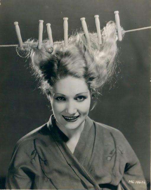 Funny Vintage Photos That Can't be Explained about Women