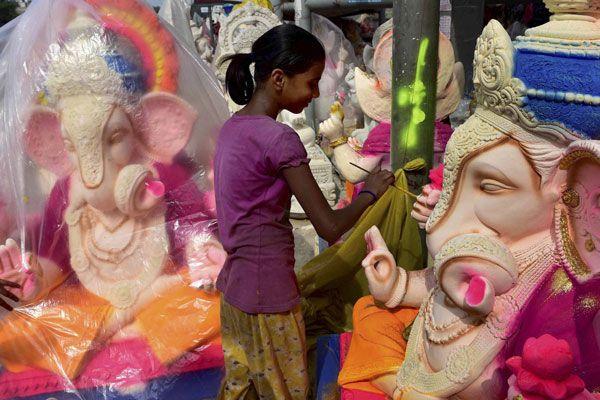 Ganesh Idol making from Clay soil Photos
