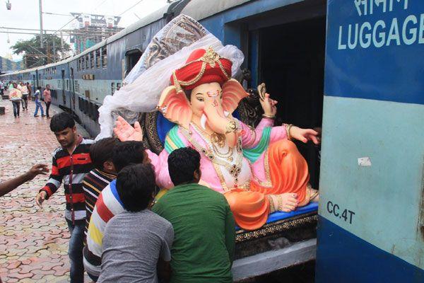 Ganesh Idol making from Clay soil Photos