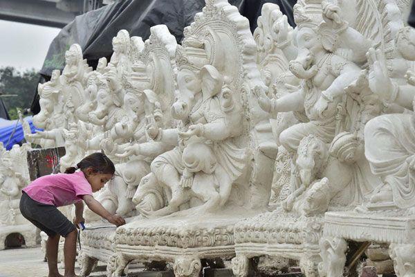 Ganesh Idol making from Clay soil Photos