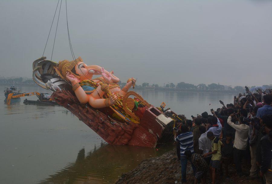 Khairatabad Ganesh Nimajjanam 2016 PHOTOS