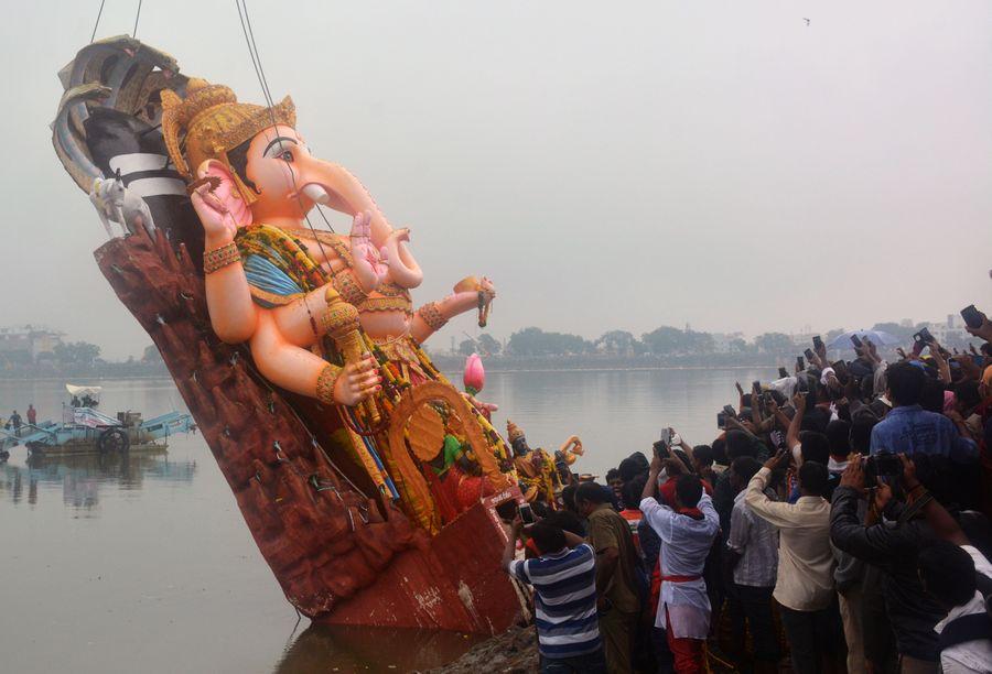 Khairatabad Ganesh Nimajjanam 2016 PHOTOS