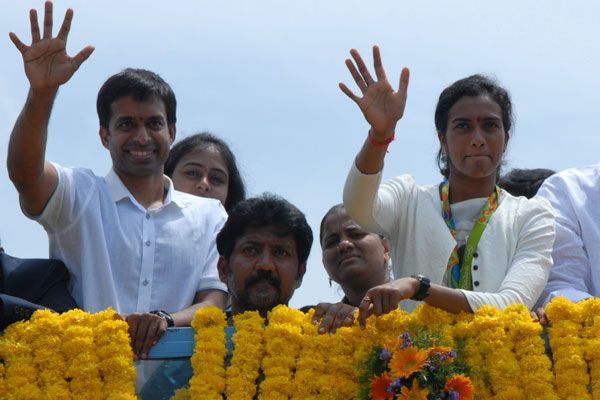 PV Sindhu gets a Rousing Welcome in Vijayawada