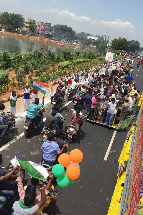 PV Sindhu gets a Rousing Welcome in Vijayawada