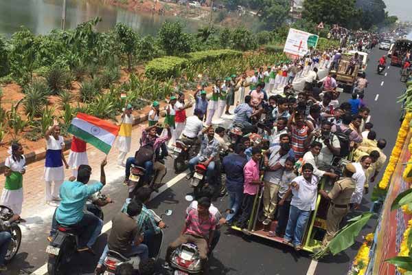 PV Sindhu gets a Rousing Welcome in Vijayawada