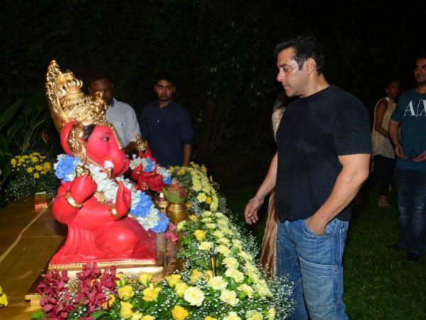 Rare Pics Of Salman Khan Dancing On Dhol theen mar dance