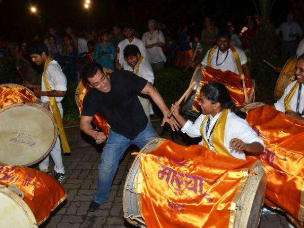 Rare Pics Of Salman Khan Dancing On Dhol theen mar dance