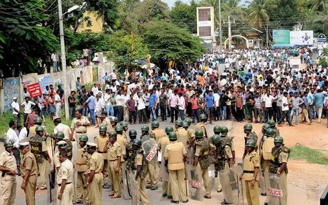 Rare images of Karnataka and tamilnadu Bundh photoss