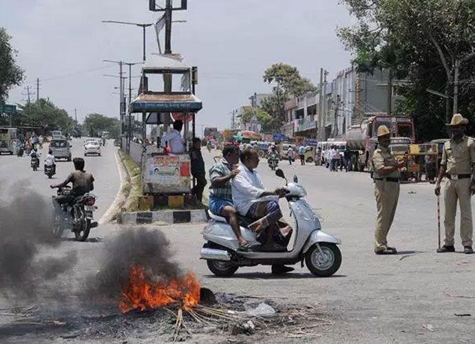 Rare images of Karnataka and tamilnadu Bundh photoss