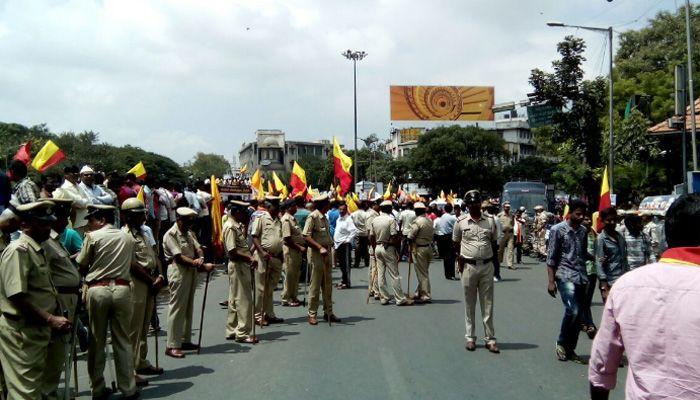 Rare images of Karnataka and tamilnadu Bundh photoss