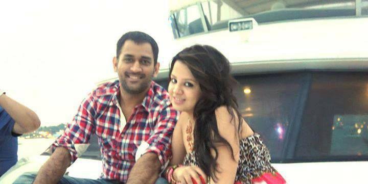 Sakshi Dhoni Private Moments Photos goes viral on Internet