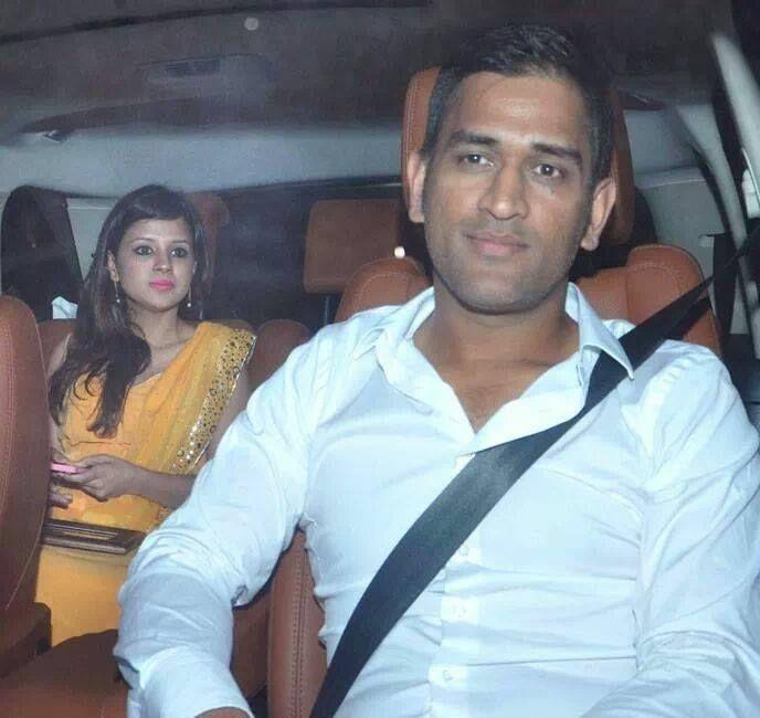 Sakshi Dhoni Private Moments Photos goes viral on Internet